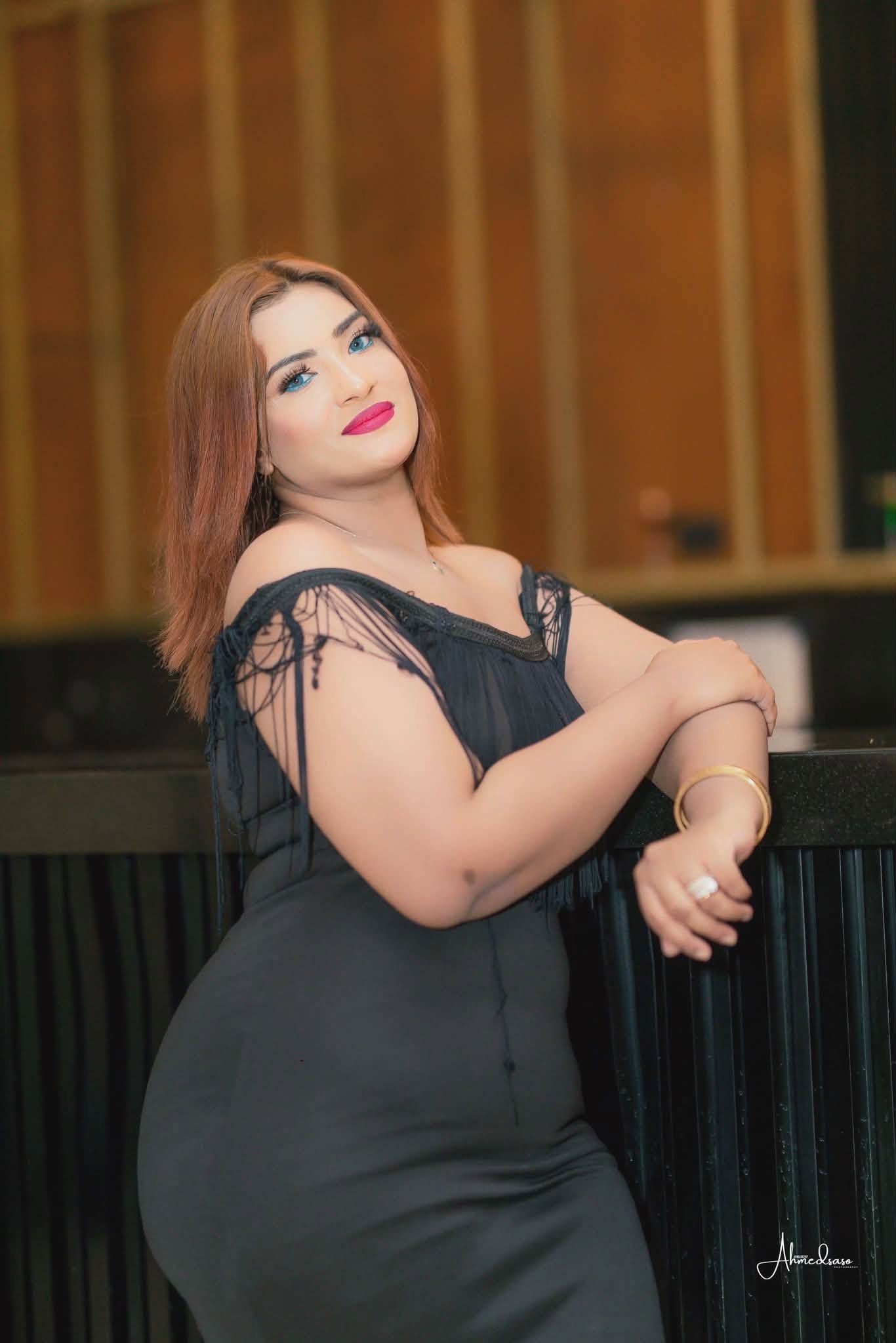 الإعلامية أحلام المخزنجي تخطف القلوب والأنظار بالأسود