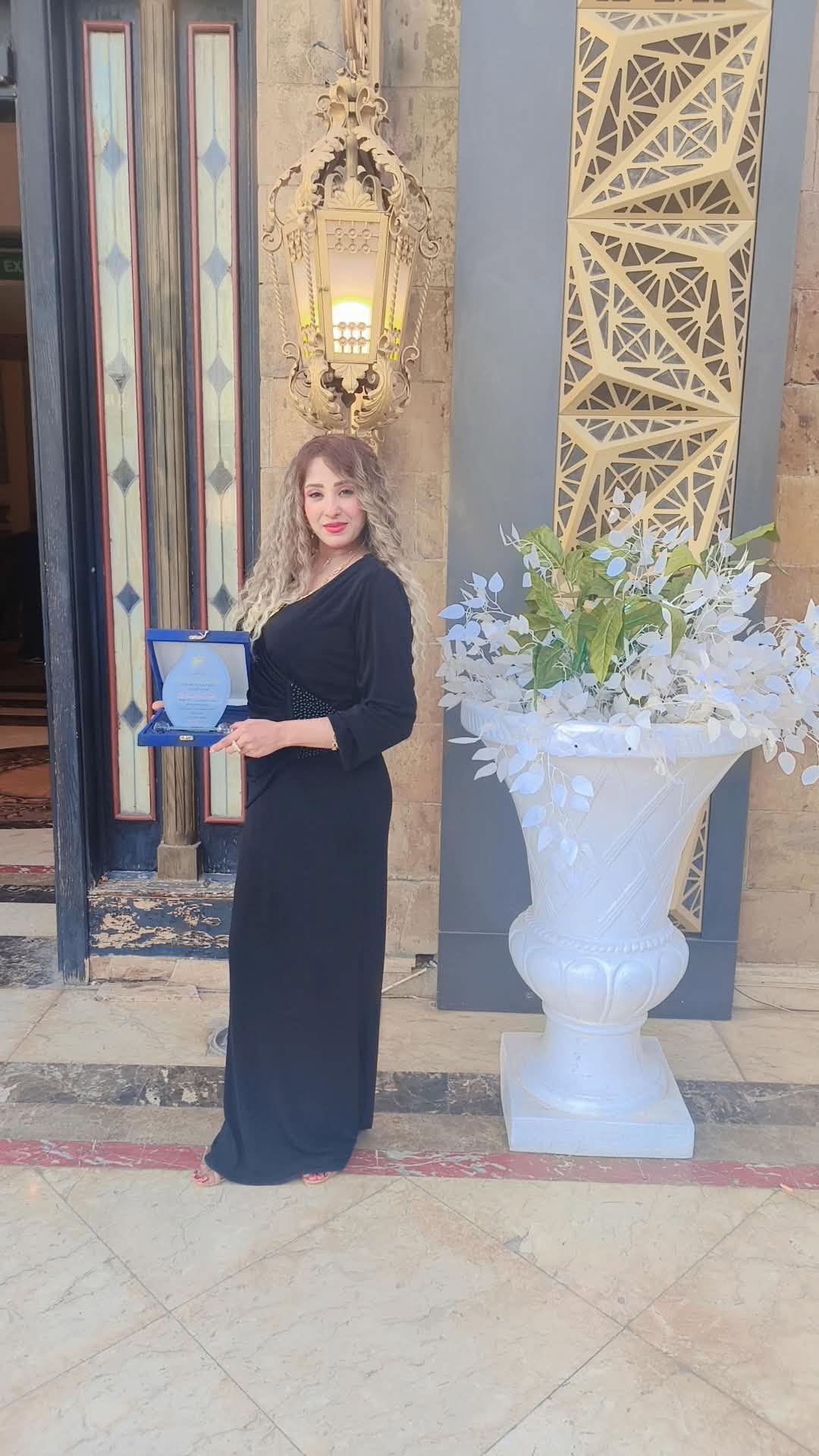 عزة يحيى مذيعة الريد كاربت في مهرجان ملكة جمال مصر للسلام
