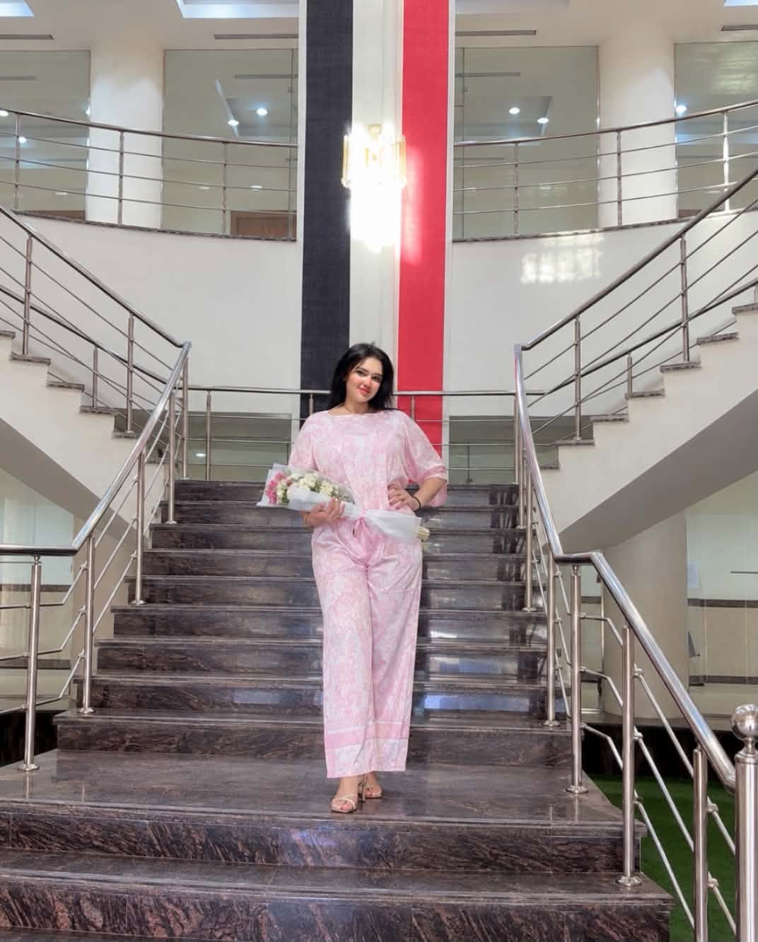 الملكة همسة كسبه تلتحق بكلية الإعلام جامعة بني سويف