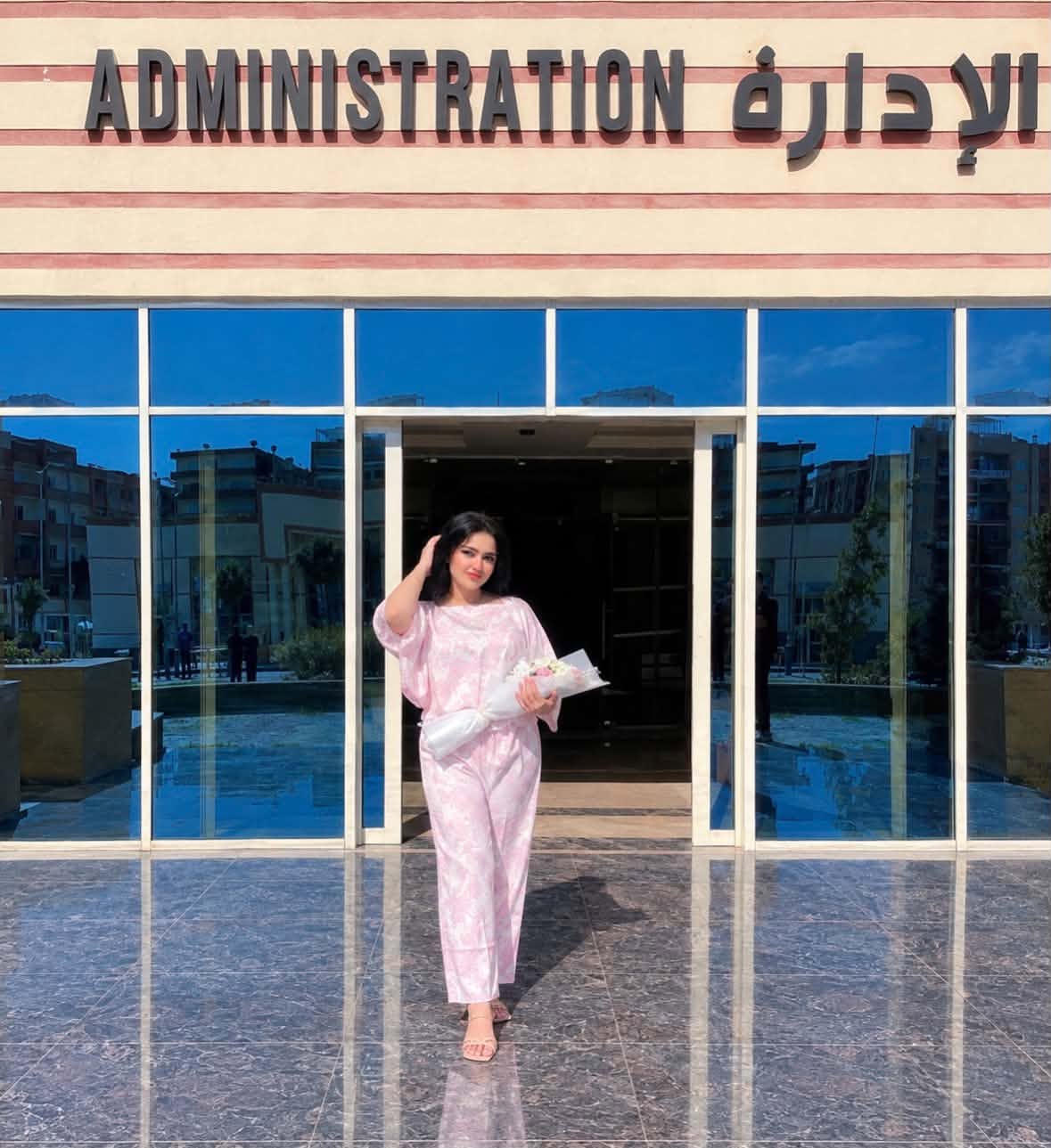 الملكة همسة كسبه تلتحق بكلية الإعلام جامعة بني سويف