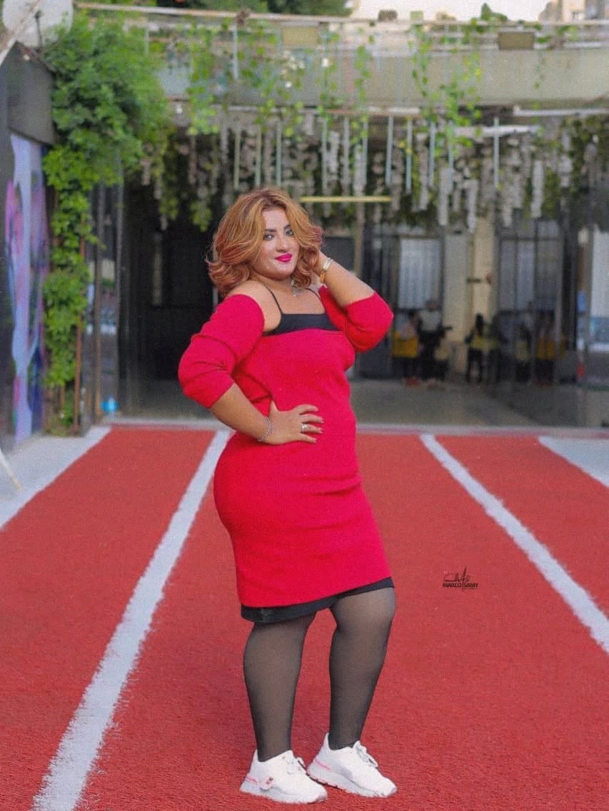 الإعلامية أحلام المخزنجي تأسر القلوب بظهور ساحر